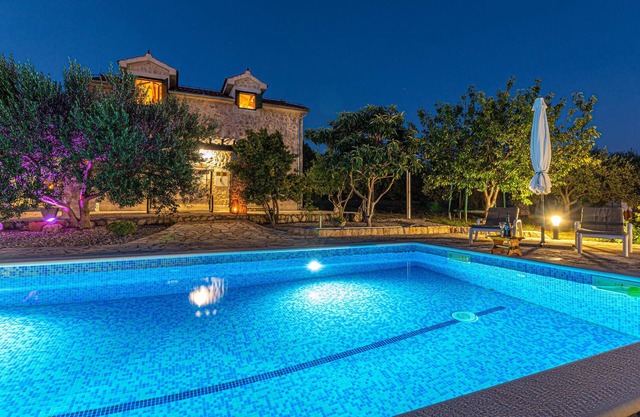 Amazing home in Lozovac with kitchen