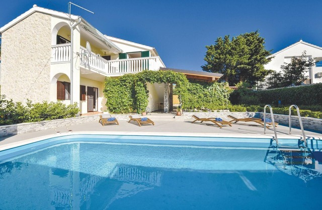 Amazing home in Murter with WiFi