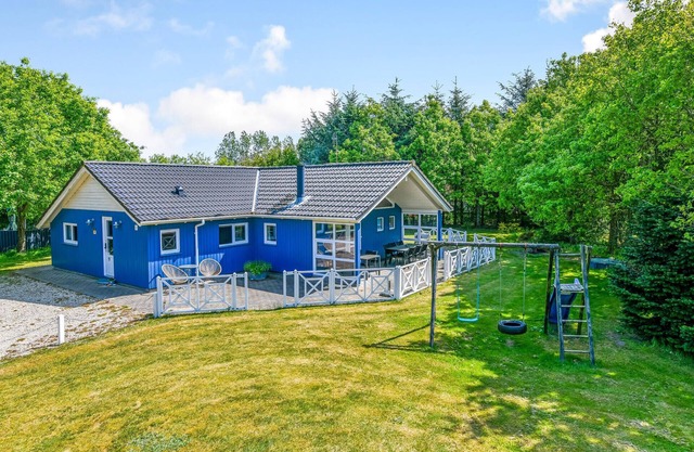 Amazing home in Oksbøl with WiFi