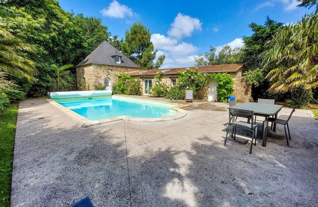 Amazing home in Ploubezre