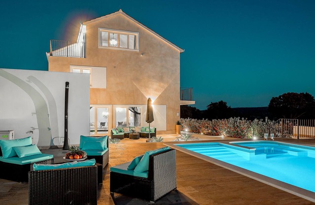 Amazing home in Praznica with sauna