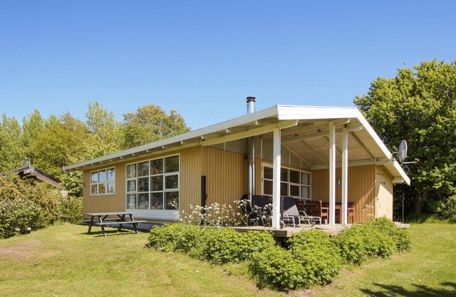 Amazing home in Samsø with WiFi