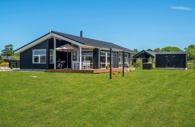 Amazing home in Samsø with kitchen