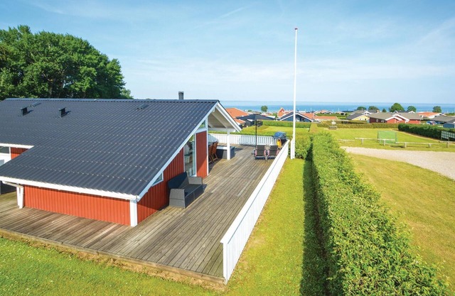 Amazing home in Sjølund with WiFi