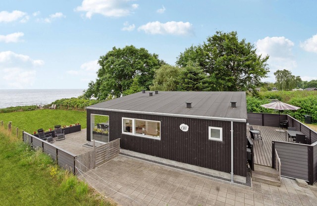 Amazing home in Sjølund with WiFi