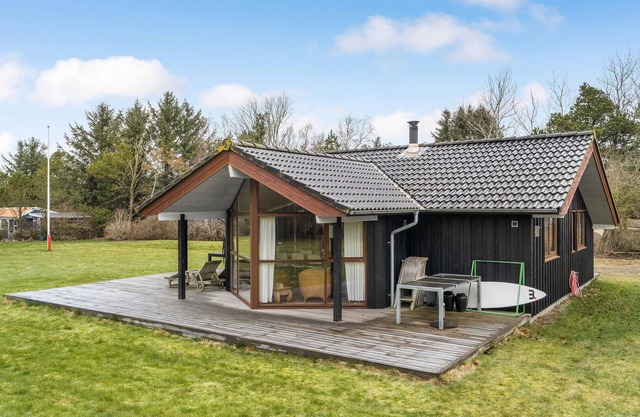 Amazing home in Spøttrup with kitchen