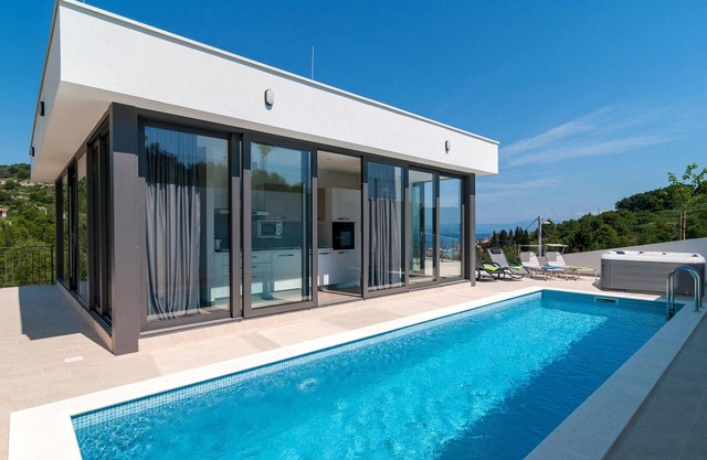 Amazing home in Stomorska