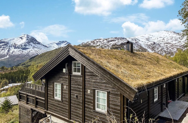 Amazing home in Stranda with jacuzzi