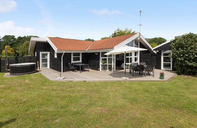 Amazing home in Sydals with WiFi