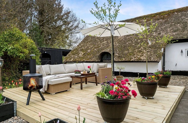 Amazing home in Ulfborg with kitchen