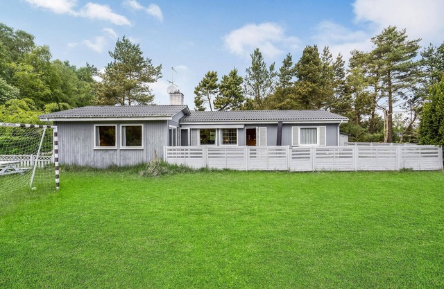 Amazing home in Væggerløse with WiFi