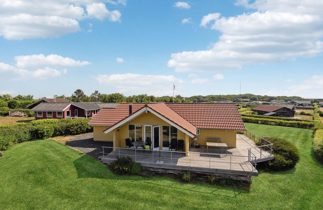 Amazing home in Vinderup with sauna