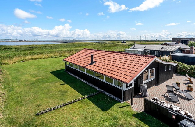 Amazing home in Vinderup with WiFi
