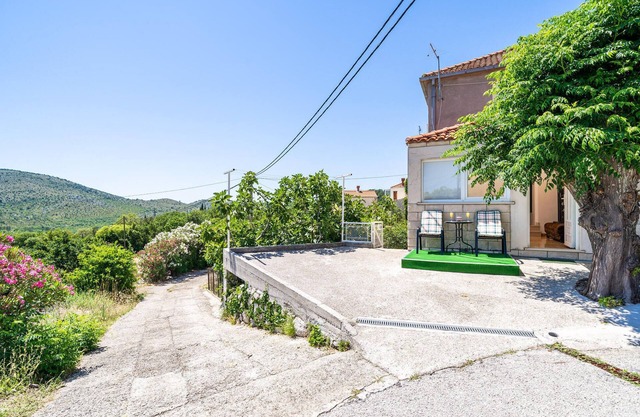 Amazing home in Zaton Doli with kitchen
