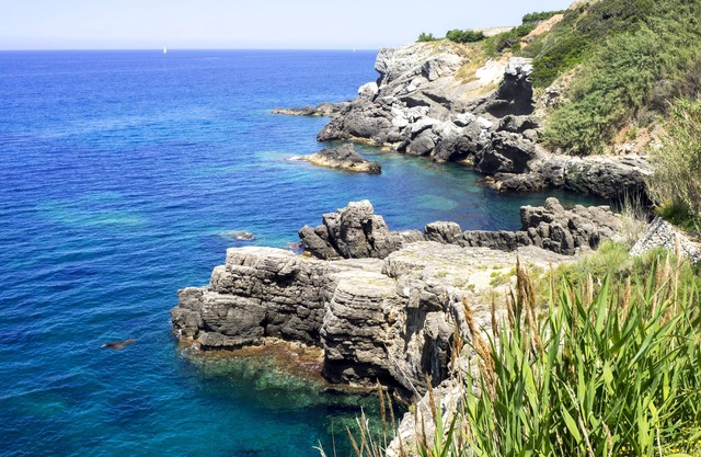 Amazing house in front of the sea with a private path for swimming