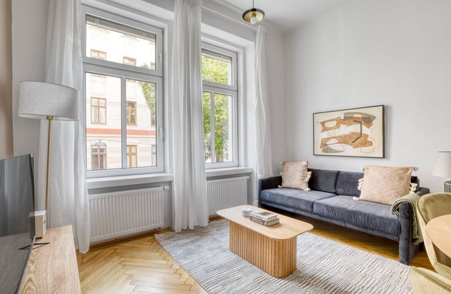 Amazing Josefstadt 2BR w/Elevator, nr Shops & Dining, by Blueground