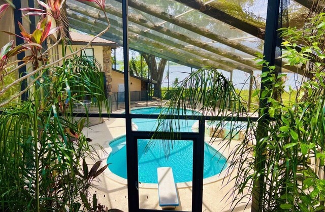 Amazing Lakefront Views! 4/4, Pool, Diving Board, Spa, Pool Table, near LegoLand