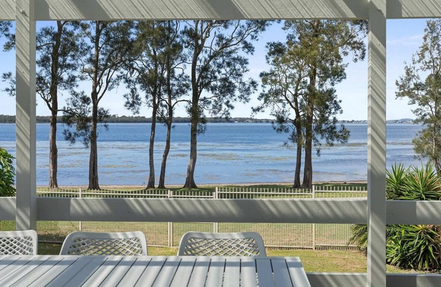 Amazing Lakefront Views- Bonus Studio Space