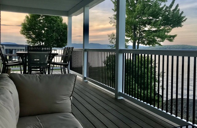 AMAZING! LAKESHORE HOME w/DOCK; Sleeps 7