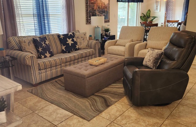 Amazing location! 1mile away from the Beach! Spacious Condo in Gulf Shores😎