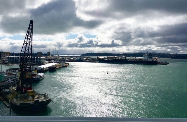 AMAZING LOCATION + WATERVIEW 3bed 2bth LARGE APARTMENT ON PRINCES WHARF
