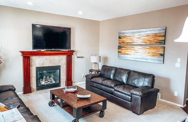 AMAZING LUXURIOUS HOME IN ROYAL OAK