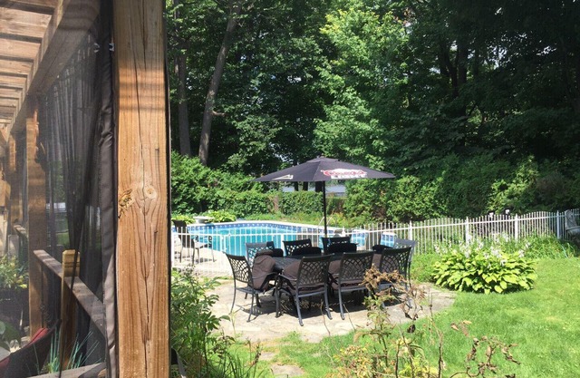 Amazing Montreal 8BR Suites House, Parc Access, Waterview, SPA & Pool Now Open