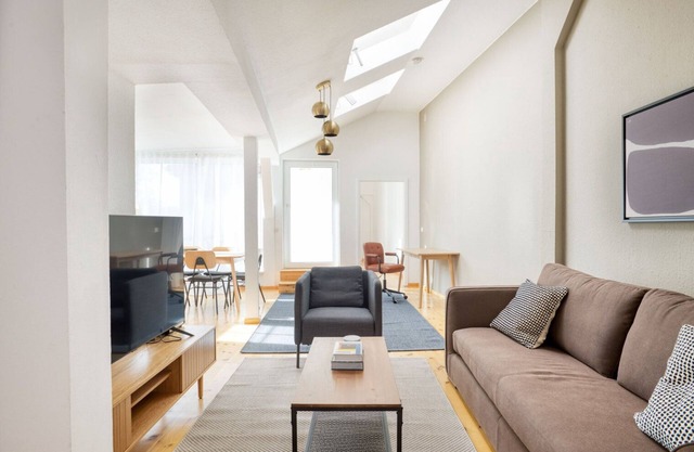 Amazing Neukölln 2BR nr S & Ubahn, by Blueground