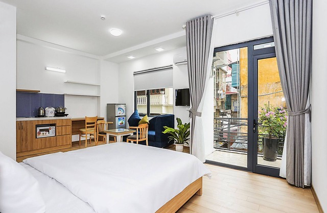 Amazing NYT Home Balcony Cozy Studio