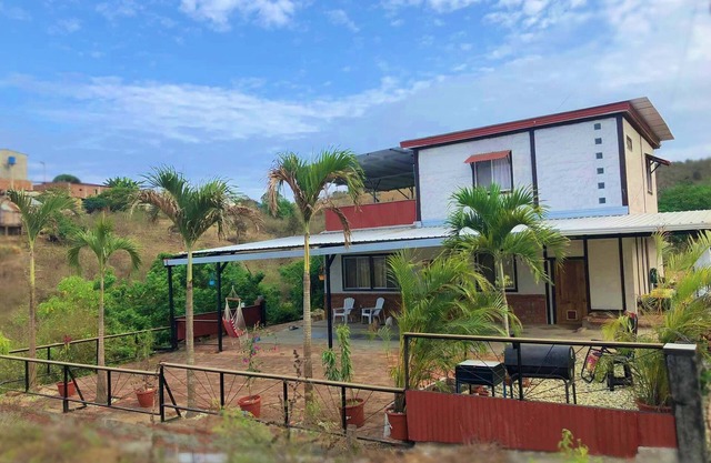 Amazing ocean view, 10 min walk to beach, quiet, fully furnished