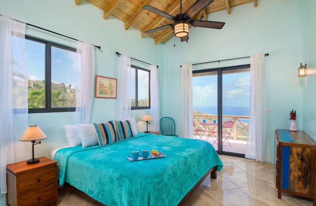 Amazing ocean views, newly renovated, large pool, AC all 4 bedrooms, sleeps 8