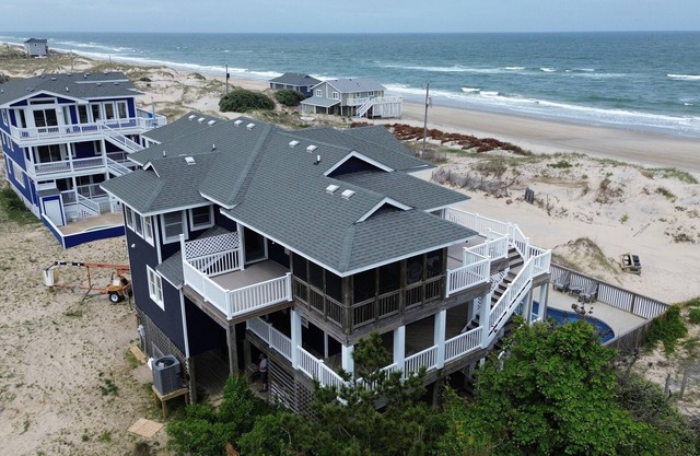 Amazing Ocean Views, pool table,14x28 pool, hot tub, 4x4