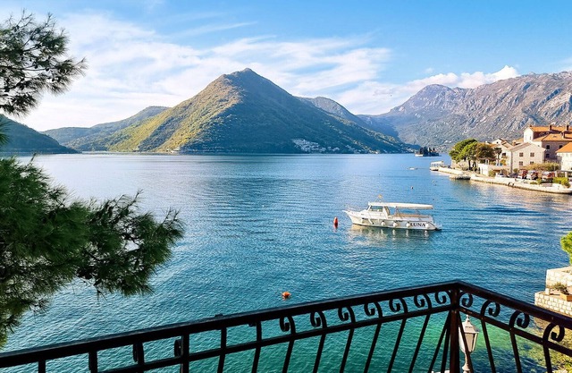 Amazing panoramic view of Perast – 1 min from sea