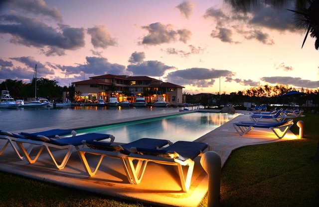 Amazing penthouse condominium in paradise
