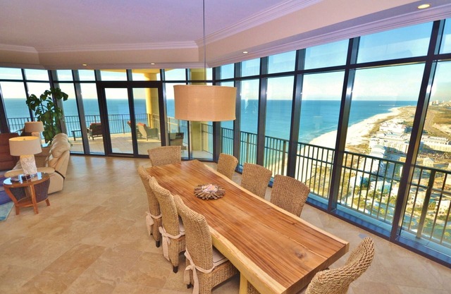 Amazing Penthouse living~Upscale~Luxury~Corner unit~BEST Views~Private balcony!