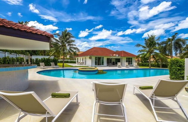 Amazing Private 6 Bedroom Pool Villa (EG60)