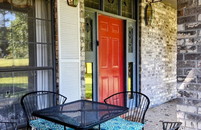 Amazing Queen Suite w/Private Full Bathroom plus we have 3 Add'l rooms available