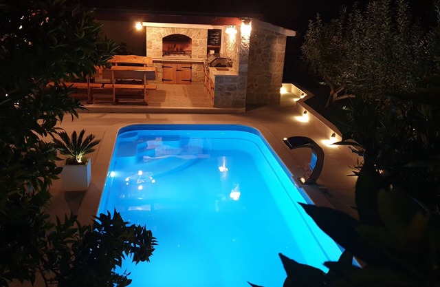 Amazing residence with NEW private pool,sauna,BBQ