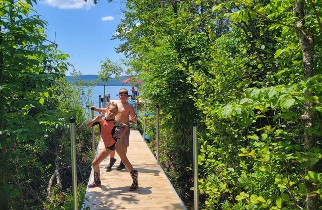 Amazing Resort like vacationing! Waterfront, pool, hot tub, and tonze of relaxin