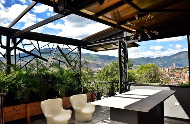 Amazing Roofftop Apartment 3BDRM +Big Jacuzzi @Medellin's History District