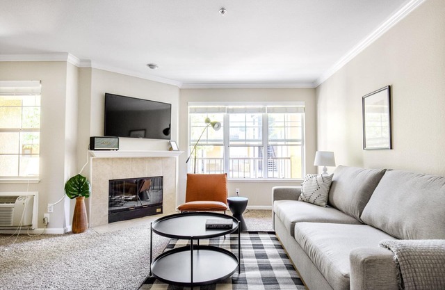 Amazing Santa Clara 2BR w/W/D, Gym, Pool, walk to Safeway, by Blueground