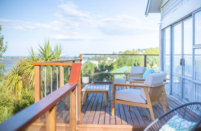 Amazing sea views 4 bdrm + garden, 10min to town