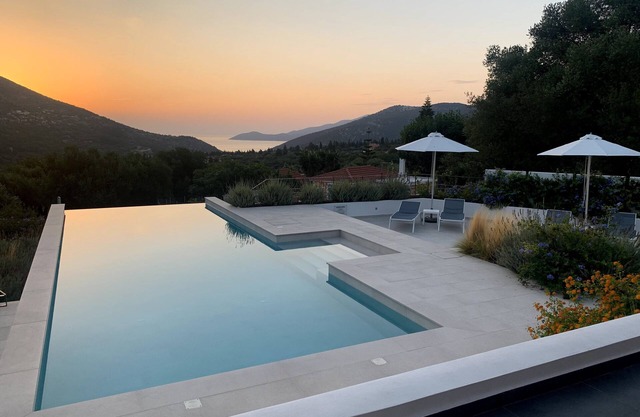 Amazing sea views, Privacy,Luxurious Infinity Pool, Starlink High-Speed Internet