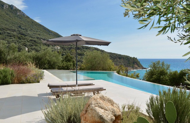 Amazing Seafront villa with private pool and direct access to the beach.