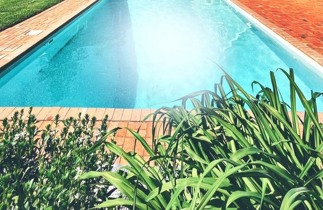 Amazing Southampton 5 bedrm 3 bath sleeps 12, pool, poolhouse ~.6 mi private BCH