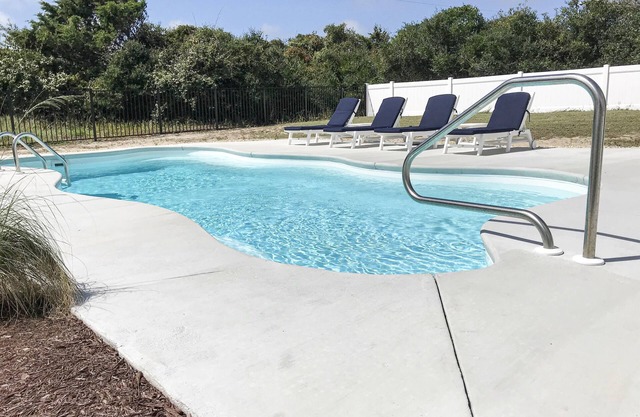 Amazing! Summer Shanty -ocean view, pool, hot tub, steps to beach, quiet street