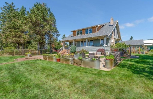 AMAZING VIEW, Waterfront, HOT TUB, Pets OK, Enclosed Yard (Bliss)
