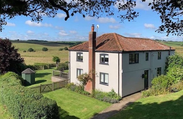 Amazing Views. Family friendly. Sleeps eight plus Hot Tub.