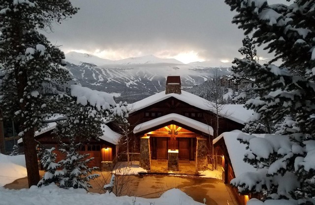Amazing views from this Breckenridge Mountain Lodge. Hot Tub, Fire Pit & Shuttle