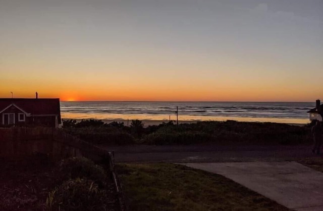 Amazing Views, Sleeps 6 - Pacific Pearl